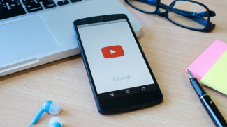 Ilustrasi YouTube/nonton YouTube, Ilustrasi YouTube/nonton YouTube, Apa Itu Background Playback?, Cara Mengaktifkan Fitur 'Sakti' di Microsoft Edge Android, Dampak Besar Bagi Microsoft, Google, dan Pengguna, Akankah Google Membiarkan Hal Ini?