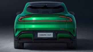Xiaomi YU7, 1. Performa Setara Supercar, 2. Top Speed Lebih Tinggi dari Tesla, 3. Tombol Fisik Masih Dipertahankan, 4. Mode Berkendara Khusus Balap, 5. Kompatibel dengan Aplikasi Pihak Ketiga, 6. Kompatibel dengan Aksesori Smartphone, 7. Layar Head-Up Display Canggih, 8. Jok Penumpang Elektrik dengan Memori, 9. Sistem Audio Premium dari Xiaomi, 10. Kluster Instrumen yang Bisa Dikustomisasi, 11. Integrasi MIUI dan Ekosistem AIoT, 12. Fast Charging dan Sistem Baterai Canggih