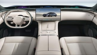 interior Xiaomi YU7, 1. Performa Setara Supercar, 2. Top Speed Lebih Tinggi dari Tesla, 3. Tombol Fisik Masih Dipertahankan, 4. Mode Berkendara Khusus Balap, 5. Kompatibel dengan Aplikasi Pihak Ketiga, 6. Kompatibel dengan Aksesori Smartphone, 7. Layar Head-Up Display Canggih, 8. Jok Penumpang Elektrik dengan Memori, 9. Sistem Audio Premium dari Xiaomi, 10. Kluster Instrumen yang Bisa Dikustomisasi, 11. Integrasi MIUI dan Ekosistem AIoT, 12. Fast Charging dan Sistem Baterai Canggih