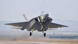 Jet Tempur KAAN, 1. Proyek KAAN: Latar Belakang dan Tujuan, 2. Spesifikasi Teknis Jet Tempur KAAN, 3. Fitur Stealth dan Keunggulan KAAN, 4. Perbandingan KAAN dengan Jet Tempur Generasi Kelima Lainnya, 5. Tahapan Produksi dan Rencana Masa Depan, 6. Indonesia Masuk dalam Ekosistem Produksi KAAN, 7. Tantangan dan Potensi Risiko
