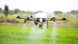 Drone atau pesawat nirawak.