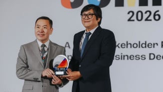 Optik Tunggal.