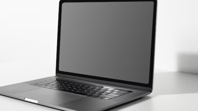 Ilustrasi laptop, 1. Restart Laptop, Langkah Paling Awal, 2. Masuk ke Safe Mode, 3. Hapus Update Windows yang Bikin Masalah, 4. Periksa Driver yang Error, 5. Nonaktifkan Aplikasi yang Ikut Nyala Otomatis, 6. Scan Laptop dari Virus dan Malware, 7. Gunakan System Restore, 8. Reset Windows, Pilihan Terakhir