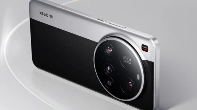 Xiaomi 15 Ultra, Desain Klasik Modern: Sentuhan Leica yang Eksklusif, Xiaomi 15 Ultra, Kamera Leica Quad: Sensor 1 Inci dan Lensa Periskop 200 MP, Video Sinematik: 4K 120fps hingga Dolby Vision, Performa Gahar: Snapdragon 8 Gen 3 Elite Edition dan HyperOS AI, Baterai Jumbo dan Pengisian Super Cepat, Xiaomi 15 Ultra Layak Jadi Raja Kamera Smartphone
