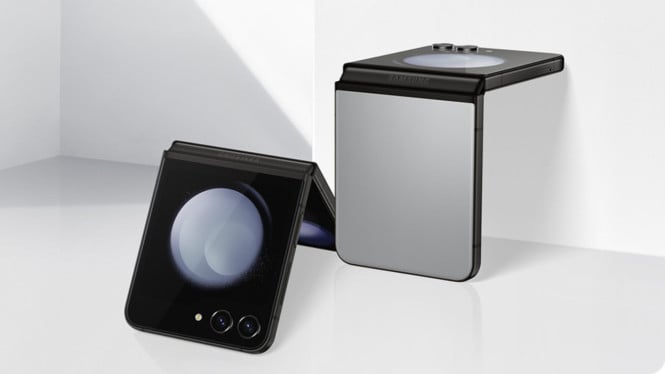 Samsung Galaxy Z Flip5/hp lipat, 1. Buka-Tutup Layar dengan Lembut, 2. Jangan Menekan Layar Terlalu Kuat, 3. Jaga Kebersihan Area Engsel, 4. Gunakan Case Khusus HP Lipat, 5. Hindari Paparan Air dan Debu Berlebihan, 6. Jangan Letakkan Barang di Antara Layar, 7. Perbarui Sistem dan Aplikasi Secara Rutin