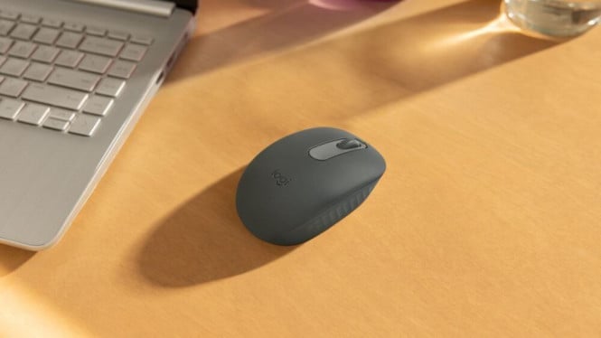mouse wireless, Bebas dari Kabel yang Mengganggu, Tampilan Meja Lebih Rapi, Mudah Dibawa dan Praktis, Bisa Terhubung ke Banyak Perangkat, Menggunakan Baterai atau Harus Diisi Ulang, Latency Sedikit Lebih Tinggi, Harga Lebih Mahal, Potensi Gangguan Sinyal, Bobot Lebih Berat