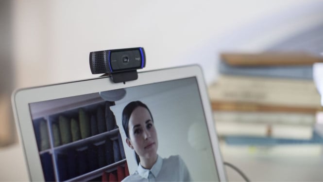 Webcam Eksternal Laptop, 1. Perhatikan Resolusi Kamera, 2. Pilih Frame Rate yang Stabil, 3. Fitur Autofocus dan Light Correction, 4. Perhatikan Lensa dan Sensor Kamera, 5. Mikrofon Terintegrasi atau Eksternal?, 6. Kompatibilitas dan Kemudahan Instalasi, 7. Fitur Tambahan seperti Privacy Shutter dan Rotasi
