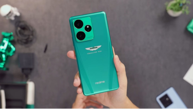 Realme GT7 Dream Edition x Aston Martin Aramco