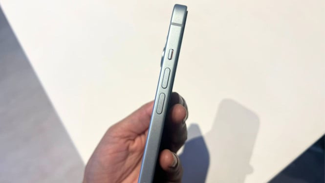 Tombol volume HP, 1. Kotoran atau Debu Menumpuk di Sela Tombol, 2. Tombol Tertekan Terlalu Sering atau Kuat, 3. Casing HP Menekan Tombol, 4. Lem atau Cairan Masuk ke Sela Tombol, 5. Kerusakan Hardware atau Modul Tombol, 6. Bug Software atau Lag Sistem