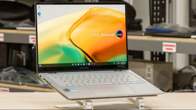 Asus ZenBook Flip 14, 1. Apple MacBook Pro 14 Inci (2025), 2. Microsoft Surface Laptop 5 (2025), 3. HP Spectre x360 14 (2025), 4. Dell XPS 13 2-in-1, 5. Lenovo Yoga 9i (2025), 6. Asus ZenBook Flip 14