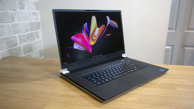 Laptop Alienware x17 R2, 1. Alienware x17 R2 – Si Monster Gaming, 2. MSI GE78 HX Raider – Jagonya Multitasking, 3. Asus ROG Strix Scar 16 – Sahabat Para Kreator, 4. Dell XPS 17 (9720) – Profesional dan Stylish, 5. Apple MacBook Pro 16 (2025) – Minimalis, Tapi Powerful