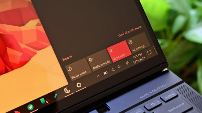 Night Light di Laptop, Apa Itu Night Light di Windows?, Cara Mengaktifkan Night Light di Laptop Windows, Langkah 2: Masuk ke Menu Display, Langkah 3: Aktifkan Night Light, Mau Lebih Otomatis? Jadwalkan Night Light Sesuai Waktu, Cara mengatur jadwal Night Light: