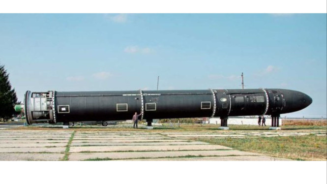 Rudal RS-28 Sarmat Rusia, 1. RS-28 Sarmat (Satan II) – Rusia, 2. Dongfeng-41 (DF-41) – China, Rudal Dongfeng-41, 3. LGM-30 Minuteman III – Amerika Serikat, LGM-30 Minuteman III, 4. Trident II D5 – Amerika Serikat &amp; Inggris, 5. Hwasong-17 – Korea Utara, 6. Agni-V – India, 7. RS-26 Rubezh (Oreshnik) – Rusia, Tabel Perbandingan Rudal Terbesar 2025, Persaingan Global Makin Memanas