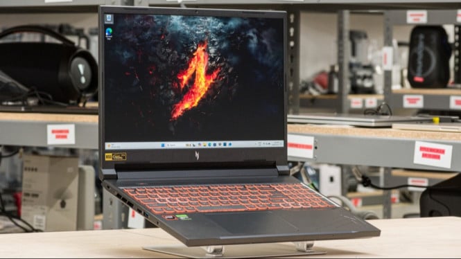 Laptop Acer Nitro V16, Performa Kencang: Ryzen 7 dan RTX 4060, Spesifikasi utama:, Layar 16 Inci, 165Hz: Visual Lebih Luas dan Responsif, Desain dan Port: Plastik Tapi Solid, Port Lengkap, Keyboard &amp; Fitur Tambahan, Daya Tahan Baterai: Lumayan, Tapi Tidak untuk Seharian