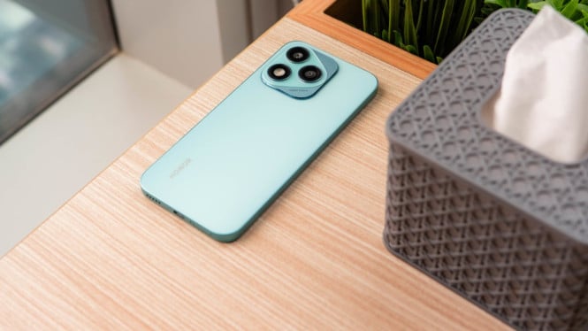 Honor 400., Layar Super Terang, Nonton di Luar Ruangan Tetap Nyaman, Kamera 200MP, Hasil Foto Detail Maksimal, Desain Ramping dan Tahan Cipratan, Performa Lancar, Tapi Kurang Gahar Buat Gaming Berat, Baterai Super Awet, Charger Tidak Disertakan, Fitur AI Kekinian: Ubah Foto Jadi Video!, Update OS 6 Tahun, Siap Dipakai Jangka Panjang, Kelebihan Honor 400:, Kekurangan: