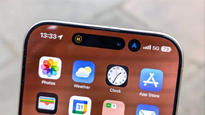 Ilustrasi layar iPhone 18, Sejarah Singkat Layar iPhone: Dari Notch ke Dynamic Island, Bocoran Layar iPhone 18: Lebih Bersih, tapi..., Masalah yang Mungkin Muncul, Apakah Apple Akan Menghapus Dynamic Island?