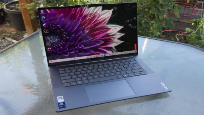 Laptop Lenovo Yoga Pro 7i Aura Edition 14, Performa Super Kencang dari Intel® Core™ Ultra 9, RAM dan SSD Besar, Siap Pakai Tanpa Tambah Komponen, Layar OLED 3K yang Tajam dan Nyaman di Mata, Baterai Awet dan Koneksi Super Cepat