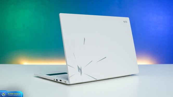Laptop  Acer Nitro Lite 16, Desain Simpel dan Warna Putih yang Beda dari yang Lain, Charger USB Type-C: Ringan Tapi Tetap Kuat, Prosesor Intel Core i5 Gen 13: Masih Sangat Kuat, RAM 16 GB DDR5: Langsung Kencang dan Siap Pakai, GPU NVIDIA GeForce RTX 4050: Gaming dan Editing Ngebut, Layar 180 Hz, IPS, 100% sRGB: Bikin Main dan Editing Makin Seru, Penyimpanan Lega dan Koneksi Lengkap
