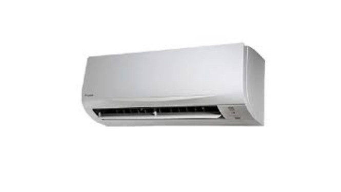 7 Rekomendasi AC 1/2 PK yang Hemat Energi, 1. Bersihkan filter secara rutin, 2. Vacuum dan lap bagian dalam unit indoor, 3. Cek dan bersihkan unit outdoor (condenser), 4. Perhatikan pipa &amp; saluran pembuangan, 5. Jaga kebersihan evaporator &amp; kondensor, 6. Servis berkala oleh teknisi profesional, 7. Hindari menyalakan-mematikan berulang, 8. Atur suhu dengan bijak, 9. Periksa kebocoran dan suara tak wajar, 10. Gunakan stabilizer atau UPS jika listrik tidak stabil, 11. Ganti komponen cepat aus tepat waktu, 12. Simpan catatan perawatan