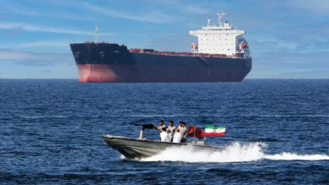 Kapal minyak di Selat Hormuz, Navigasi Kapal dan Sistem Minyak Kini Tergantung Digital, Iran dan Serangan Balasan Digital, Kapal Tanker pun Bisa Jadi Target Siber, AS, NATO, dan Operasi Pertahanan Digital di Teluk, Perang Minyak Kini Menyusup Lewat Jalur Digital