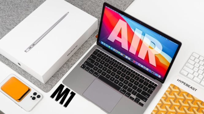 MacBook Air M1, 1. Jalankan Setup Awal, 2. Perbarui macOS ke Versi Terbaru, 3. Atur Trackpad dan Gesture, 4. Sesuaikan Dock dan Finder, 5. Aktifkan iCloud untuk Sinkronisasi Data, 6. Unduh Aplikasi Penting