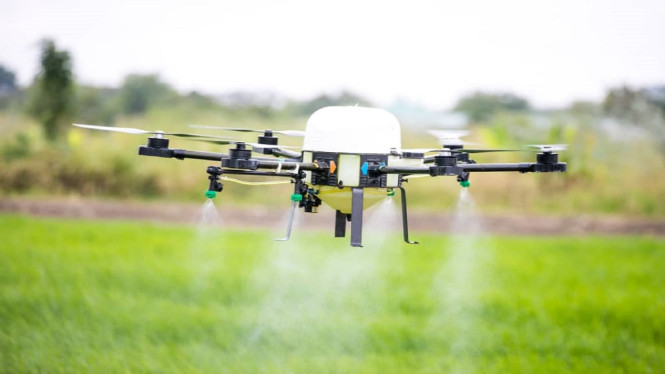 Drone atau pesawat nirawak.