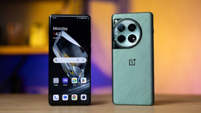 OnePlus 12, 1. ASUS ROG Phone 8 Series: Raja Gaming Tanpa Tandingan, 2. Samsung Galaxy S24 Series: Kecerdasan AI di Ujung Jari Anda, 3. Xiaomi 14: Fotografi Leica di Genggaman Tangan, 4. iQOO 12: Performa Brutal Harga Lebih Terjangkau, 5. OnePlus 12: Desain Elegan dan Pengisian Super Cepat