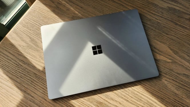 Microsoft Surface Laptop 5, 1. Cek Kebutuhan dan Tujuan Penggunaan, 2. Perhatikan Spesifikasi Dasar, 3. Desain, Bobot, dan Portabilitas, 4. Ukuran dan Kualitas Layar, 5. Konektivitas dan Port yang Tersedia, 6. Daya Tahan Baterai, 7. Garansi dan Layanan Purna Jual