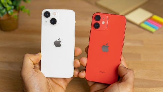 iPhone 13 dan iPhone 12, 1. iPhone 16, 2. iPhone 16 Pro, 3. iPhone 15, 4. iPhone 15 Pro, 5. iPhone 14, 6. iPhone SE 2022, 7. iPhone 13, 8. iPhone 13 Mini, 9. iPhone 11 Pro Max, 10. iPhone 11