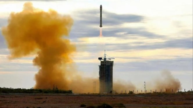 China Luncurkan Satelit Internet Canggih, Detail Peluncuran dan Roket, Teknologi Satelit, Program Internet Satelit China, Implikasi Ekonomi dan Geopolitik, Tantangan ke Depan