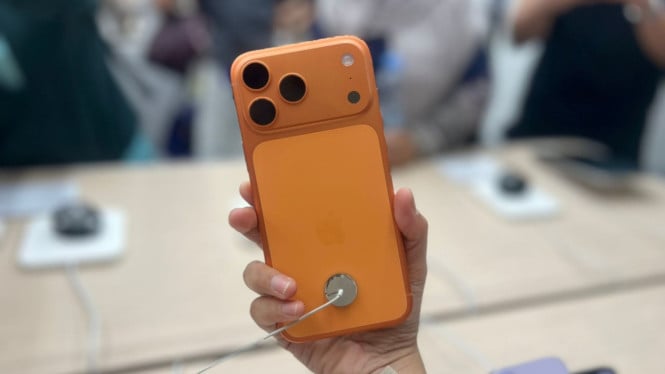 iPhone 17 Pro Max Cosmic Orange, Cosmic Orange Jadi “Hero Color” Apple di 2025, iPhone 17 Series, Penjualan Meningkat Pesat di Seluruh Indonesia, Fitur Baru dan Dukungan Teknologi Lebih Canggih