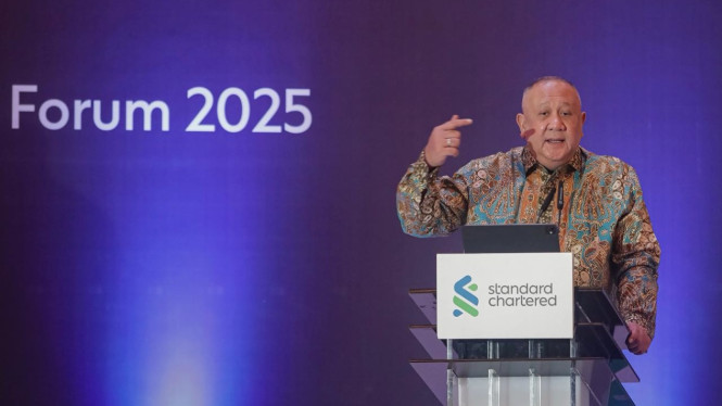 CEO Standard Chartered Indonesia, Donny Donosepoetro