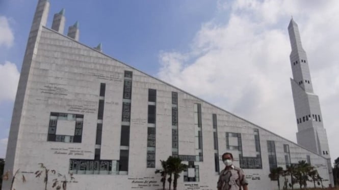 Universitas Islam Internasional Indonesia (UIII)