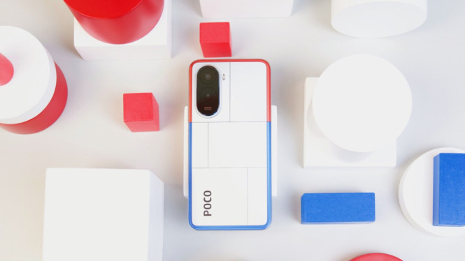 Poco M7.
