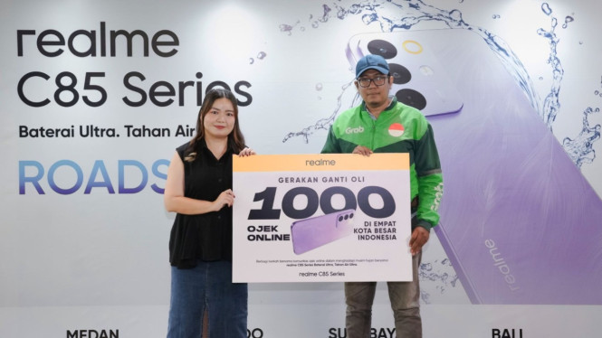 Public Relations Lead Realme Indonesia, Krisva Angnieszca (kiri).
