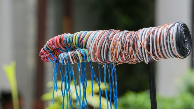 Penciptaan produk dari daur ulang sampah elektronik.