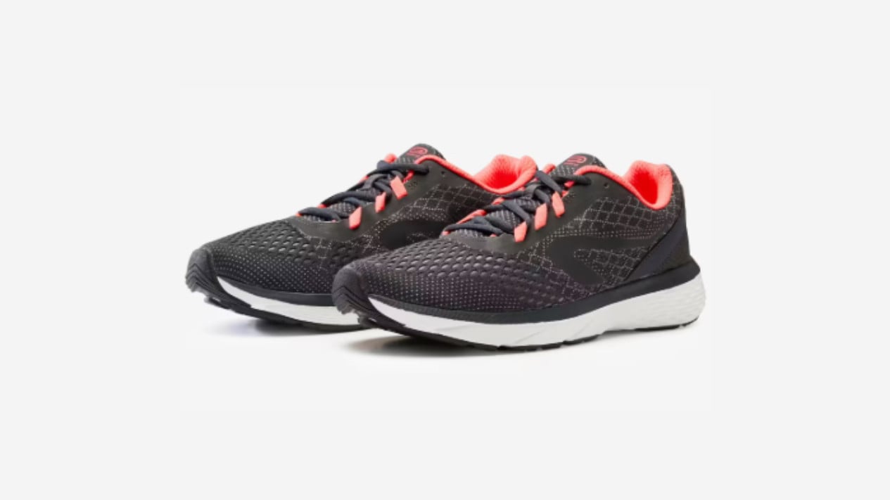 Decathlon Kalenji, 5 Rekomendasi Sepatu Lari Terjangkau yang Patut Anda Lirik di 2025, Decathlon Kalenji , Specs Accelero , New Balance Arishi V4 , Puma Axelion Knit , Adidas Duramo SL 2.0 , Tips Memilih Sepatu Lari Terjangkau