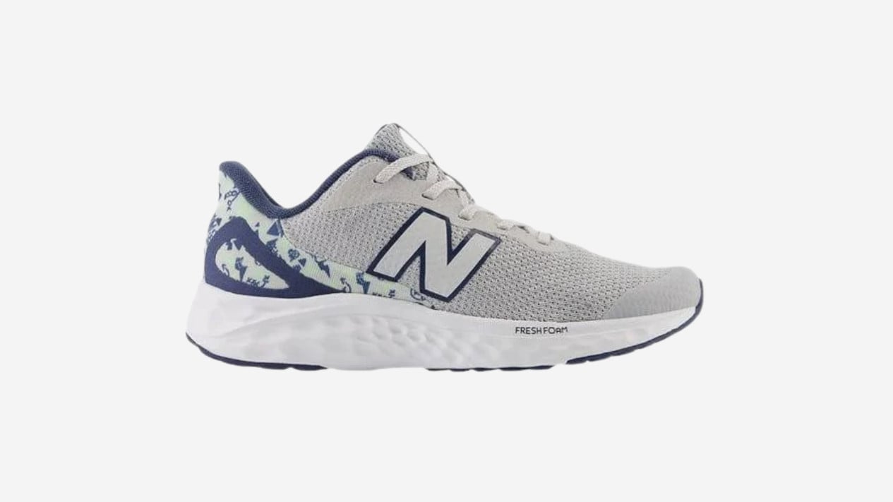 New Balance Arishi V4, 5 Rekomendasi Sepatu Lari Terjangkau yang Patut Anda Lirik di 2025, Decathlon Kalenji , Specs Accelero , New Balance Arishi V4 , Puma Axelion Knit , Adidas Duramo SL 2.0 , Tips Memilih Sepatu Lari Terjangkau