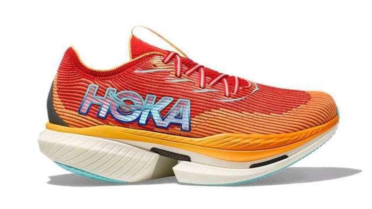 Hoka Cielo X1, Rekomendasi Sepatu Lari Maraton Terbaik 2025, Nike Vaporfly 3 , Adidas Adizero Adios Pro 4 , Saucony Kinvara Pro , Hoka Cielo X1 , New Balance FuelCell SuperComp Elite v4 , Tips Memilih Sepatu Maraton yang Tepat