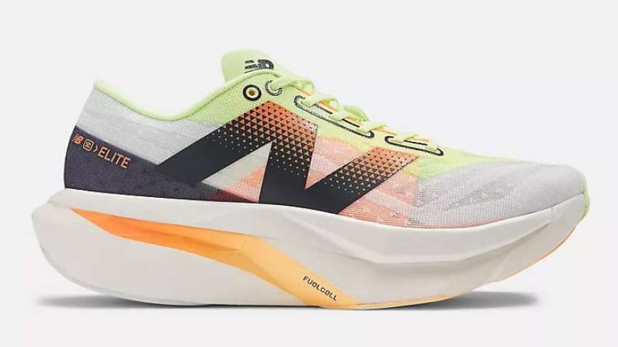 New Balance FuelCell SuperComp Elite v4, Rekomendasi Sepatu Lari Maraton Terbaik 2025, Nike Vaporfly 3 , Adidas Adizero Adios Pro 4 , Saucony Kinvara Pro , Hoka Cielo X1 , New Balance FuelCell SuperComp Elite v4 , Tips Memilih Sepatu Maraton yang Tepat