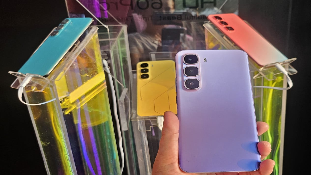 Infinix Hot 60 Pro+, Desain Tipis vs Solid, Mana Lebih Nyaman untuk Gaming?, Infinix Hot 60 Pro+ , Layar AMOLED 144Hz vs IPS 90Hz, Siapa Lebih Mulus?, Chipset Helio G200 vs Snapdragon 6 Gen 1: Duel Otak Gaming, Kamera: Bukan Fokus, Tapi Tetap Penting, Baterai 5.160mAh vs 6.000mAh: Mana Lebih Tahan Lama untuk Gaming?, Audio &amp; Fitur Gaming: Suasana Jadi Hidup