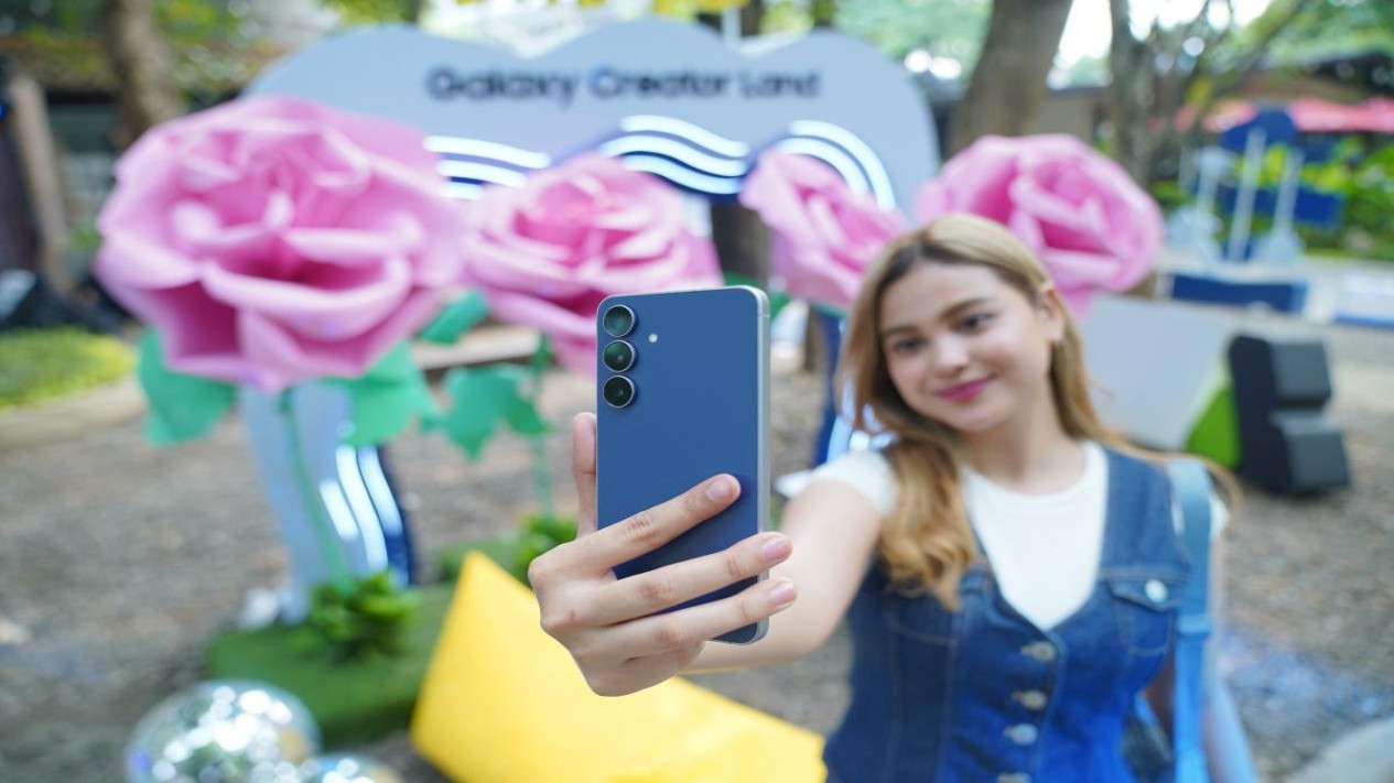 Cara Membuat Prompt Gemini AI yang Efektif di Galaxy S25 FE, Cara Membuat Prompt Gemini AI yang Efektif di Galaxy S25 FE, 5 Prompt Gemini AI Galaxy S25 FE untuk Hasil Foto Lebih Estetik, Keunggulan Gemini AI di Galaxy S25 FE untuk Editing Foto, Kamera Flagship Galaxy S25 FE – Fondasi Penting untuk AI, Generative Edit – Editing Instan Tanpa Ribet, Gemini Nano Banana – AI Super Cepat Tanpa Internet