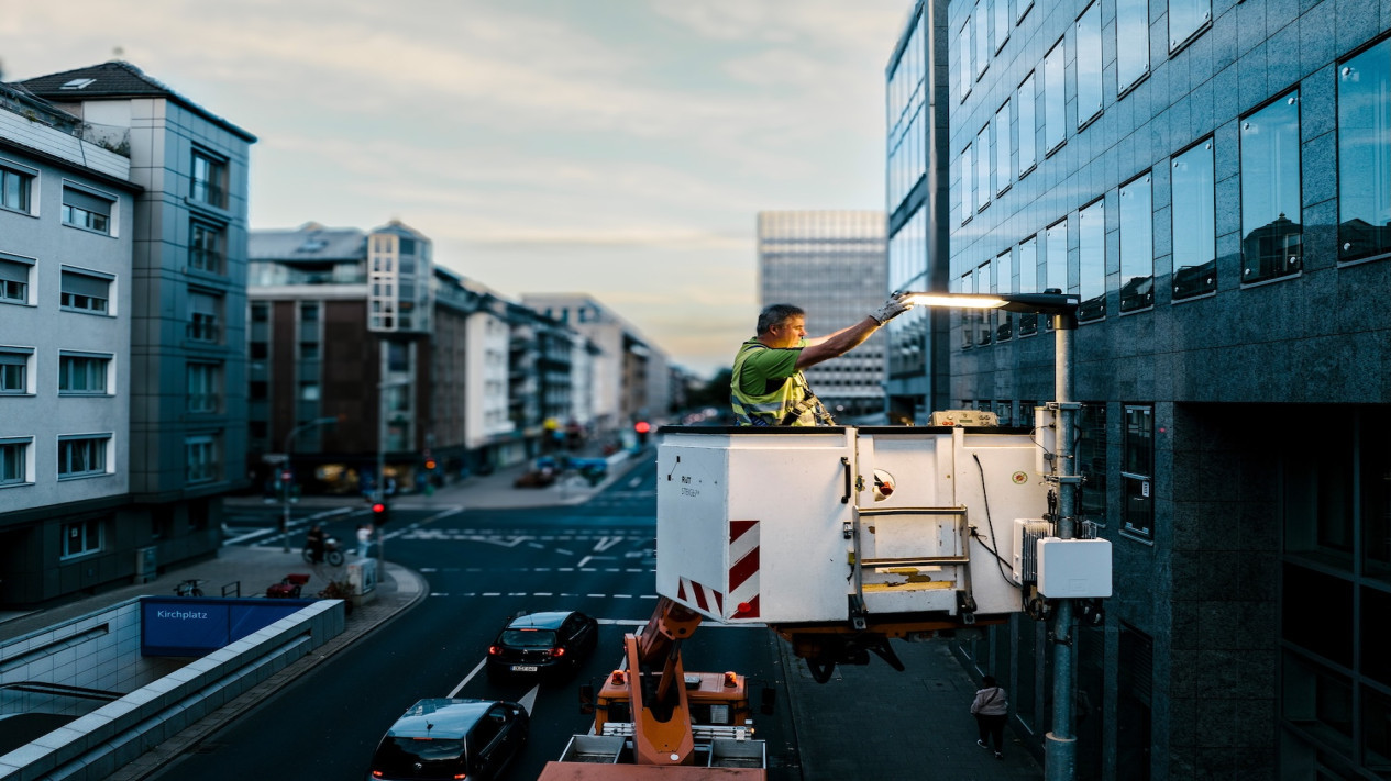 Traffic and Weather Adaptive Lighting Systems, Target Ambisius Signify untuk Efisiensi Energi Global, Program Sirkular Jadi Strategi Baru Signify, Asia Tenggara Hadapi Tantangan Energi yang Semakin Mendesak, Interact Signify Hadirkan Bangunan dan Kota Pintar, Teknologi Outdoor Cerdas Permudah Kota Modern, Lampu Bisa Menyesuaikan Cuaca dan Lalu Lintas, Signify Ingin Dorong Masa Depan Rendah Karbon
