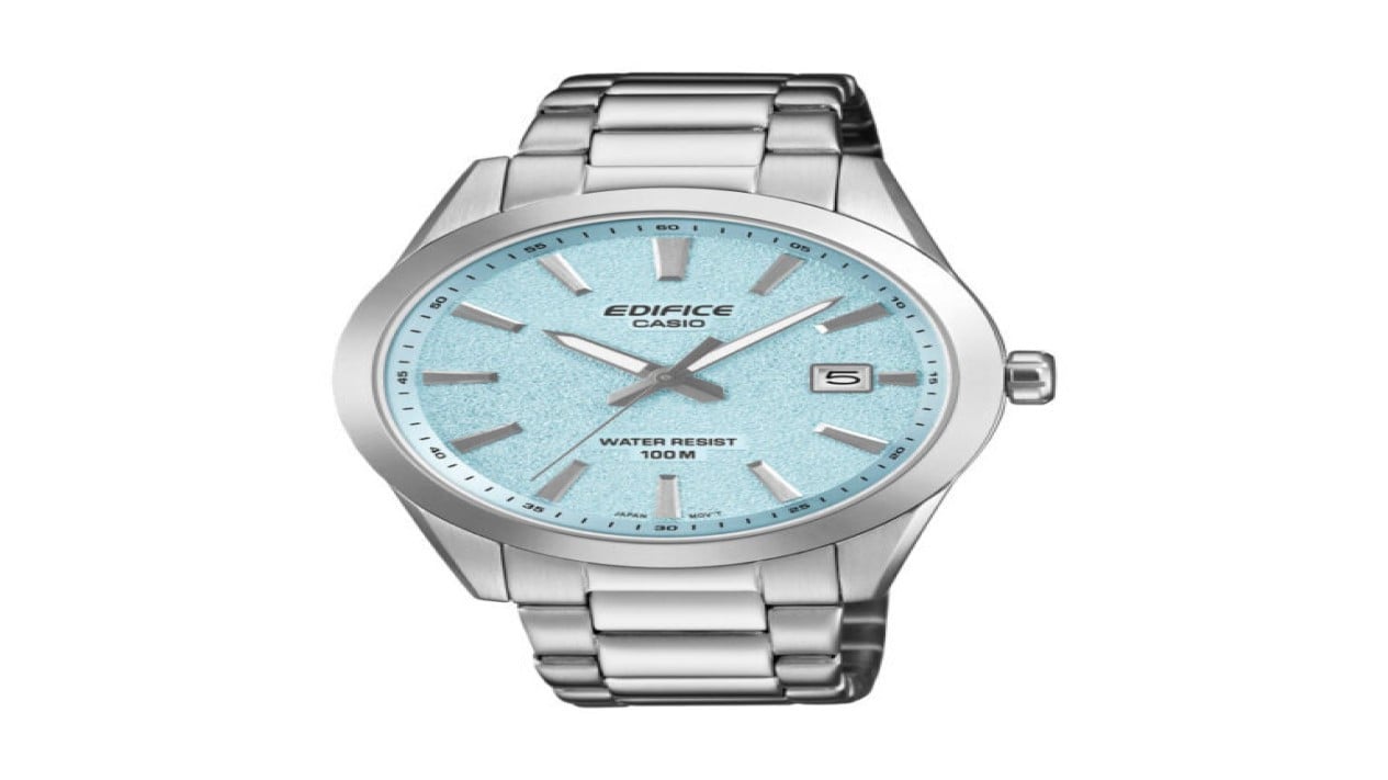 Casio Edifice EFV-160D-2B warna biru es (Photo: Casio), Dial Kristal Beku yang Membawa Nuansa Baru, Mesin Quartz Andal yang Tetap Jadi Andalan, Bodi dan Kaca Mineral yang Nyaman dan Tahan Lama, Fitur Tahan Air dan Cahaya untuk Penggunaan Aktif