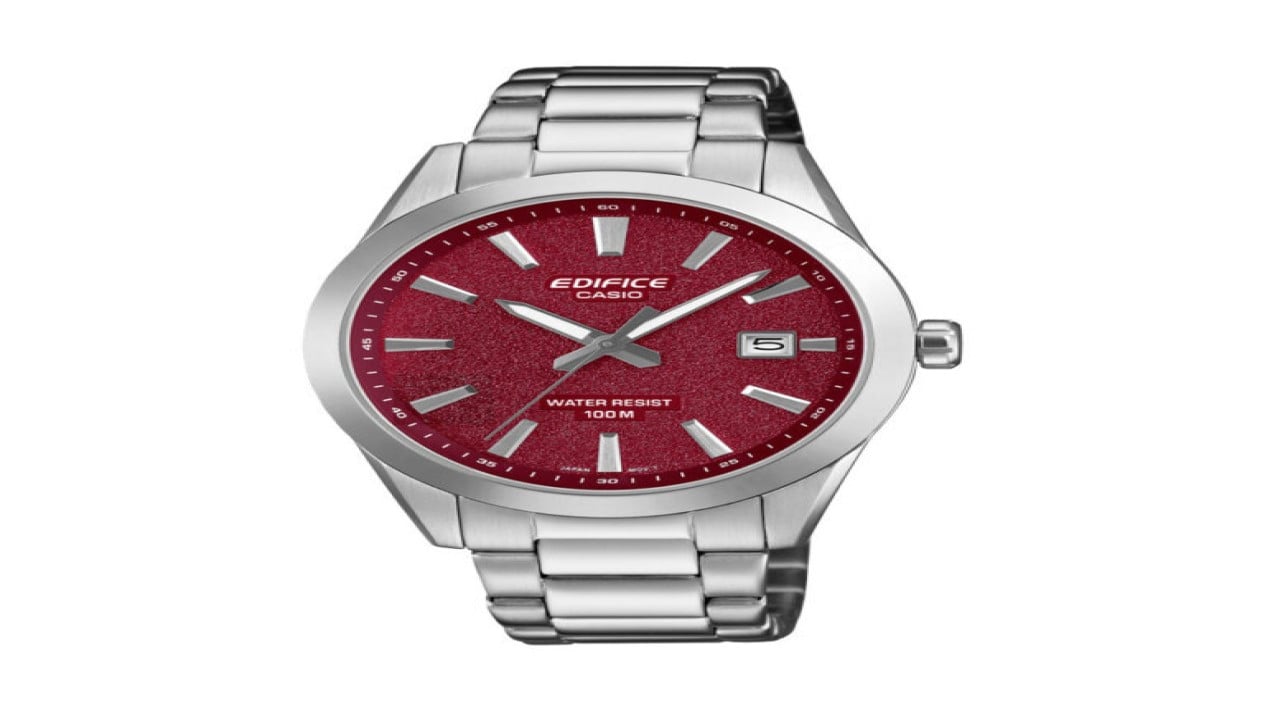 Casio Edifice EFV-160D-4A warna merah tua (Photo: Casio), Dial Kristal Beku yang Membawa Nuansa Baru, Mesin Quartz Andal yang Tetap Jadi Andalan, Bodi dan Kaca Mineral yang Nyaman dan Tahan Lama, Fitur Tahan Air dan Cahaya untuk Penggunaan Aktif