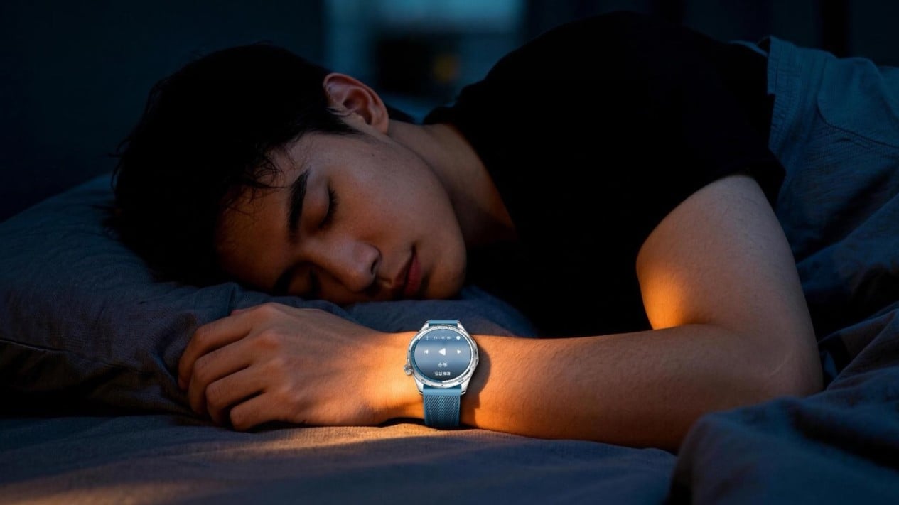 Layar AMOLED Honor Watch 6 Plus yang sangat terang dengan kecerahan hingga 3.000 nits (Photo: Honor), Desain yang Tetap Elegan dengan Material Premium, Layar AMOLED yang Super Terang, Bikin Layar Nampak Jelas di Mana Saja, Baterai Besar yang Bikin Kamu Tenang Sehari-hari, Fitur Kesehatan dan Olahraga yang Lengkap dan Pintar, Komunikasi dan Pembayaran Jadi Lebih Praktis, Catatan GADGET VIVA