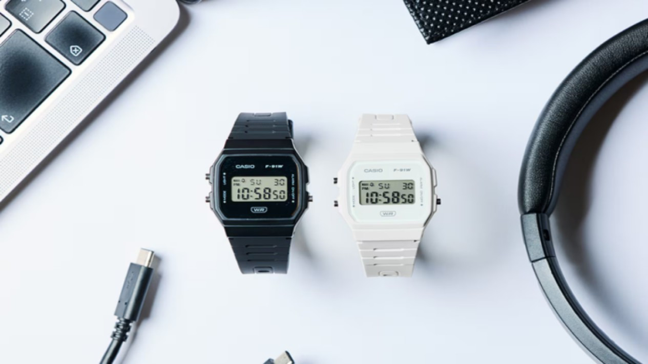 Casio AEQ120W-1BV (Photo: Casio), Casio Vintage AQ240E-2A, Desain Hybrid yang Elegan, Casio W218HD-3AV, Pilihan Digital dengan Sentuhan Hijau Gelap, Casio Vintage AQ240EG-9A, Warna Emas yang Mewah, Casio Vintage A158WETB-1A, Klasik Digital dengan Sentuhan Modern, Opsi Lain dengan Fungsi dan Desain Beragam
