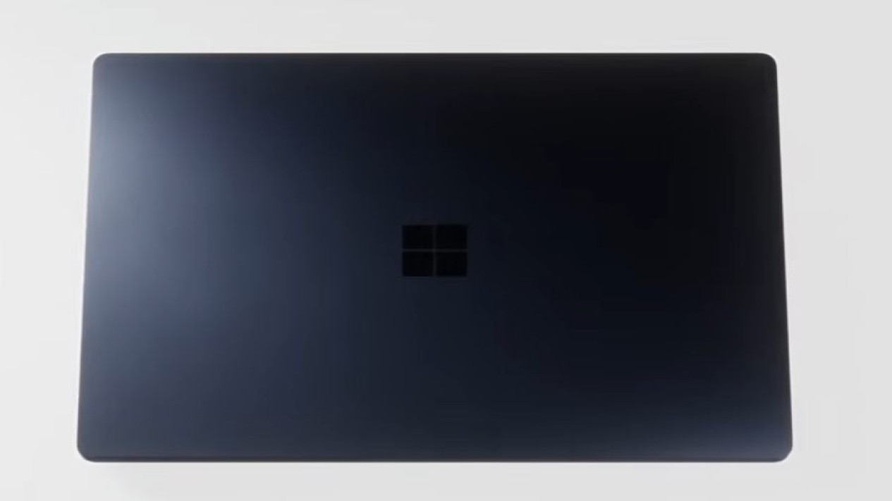 Microsoft Surface Ultra Design (Photo: Microsoft), Microsoft Surface Ultra Design (Photo: Microsoft), Layar dan Desain yang Mendukung Produktivitas Kreatif, Performa Tinggi dengan Memori Unified dan Windows 11 yang Dioptimalkan, Dukungan Ekosistem Aplikasi Kreatif dan Gaming, Windows 11 yang Semakin Halus dan Fleksibel