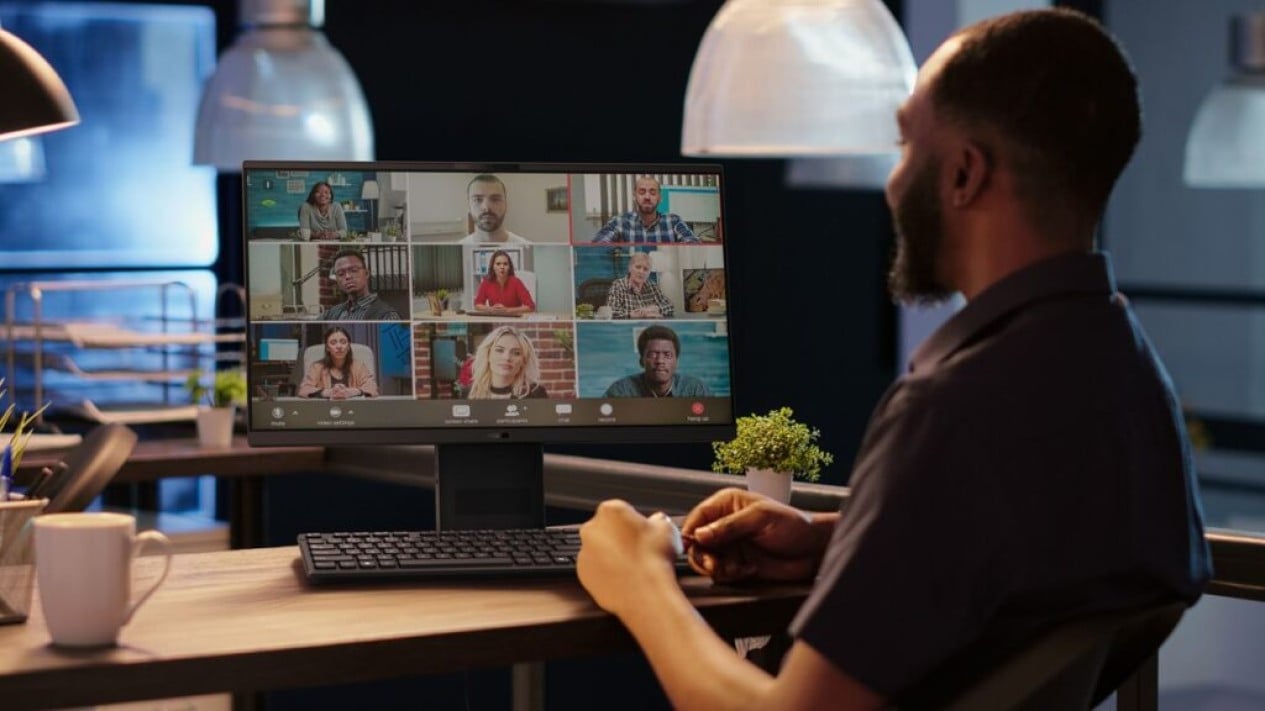 Asus ExpertCenter P200 AiO tampak depan dengan layar 23,8 inci (Photo: Asus), Asus ExpertCenter P200 AiO tampak depan dengan layar 23,8 inci (Photo: Asus), Desain Ringkas untuk Area Kerja Terbatas, Layar dan Sistem Kamera Yang Cukup Untuk Kantor, Pilihan Prosesor dan Konfigurasi Penyimpanan, Konektivitas Terfokus Pada Produktivitas, Keamanan dan Ketahanan Untuk Lingkungan Bisnis, Siapa Yang Cocok Menggunakan Ini