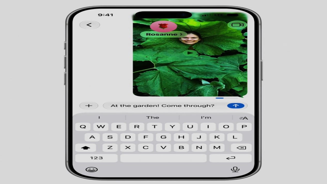 A loading bar in the Messages app shows when a file has finished uploading., Lompatan Performa yang Terasa Nyata, Bukan Sekadar Angka, Liquid Glass Makin Personal dan Ikon Aplikasi Baru, Siri AI, Lompatan Terbesar Asisten Suara Apple, Apple Intelligence Berpadu Google Gemini, Apple has slightly revised all app icons., Keamanan Anak Makin Ketat dan Fitur Tambahan Lain, Potensi Rilis di Indonesia